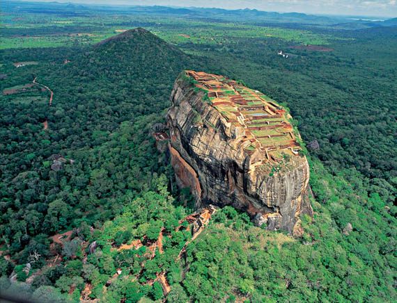 inora-travel-lanka-day-tour-sigiriya